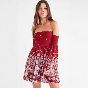 Ecote Elora Off The Shoulder Smocked Dress in Wine - sz Small